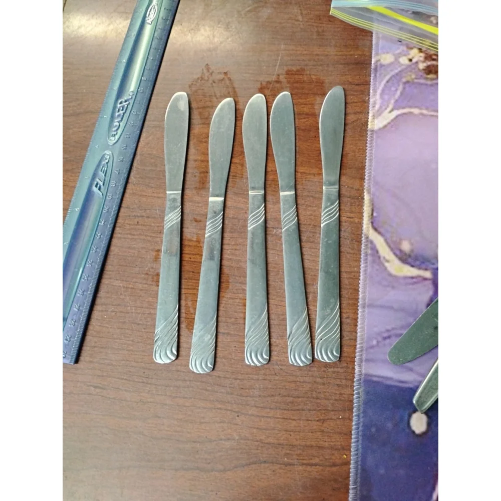 Stainless China Dinner Knives 6 swirl grooves on handle tips 8 1/8